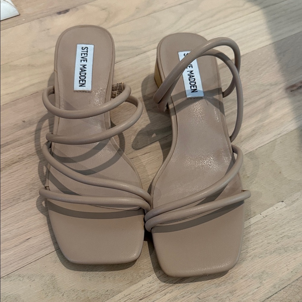 Steve Madden Beige Strappy Heels brand New excellent condition